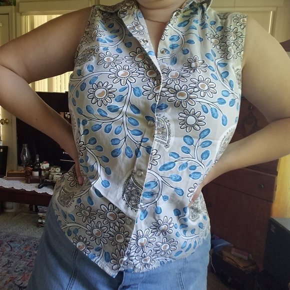 Button Down Tank Top with Collar - Picture 2 of 3